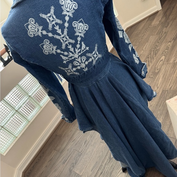 Venus Embroidered Denim Jacket - Picture 3 of 7